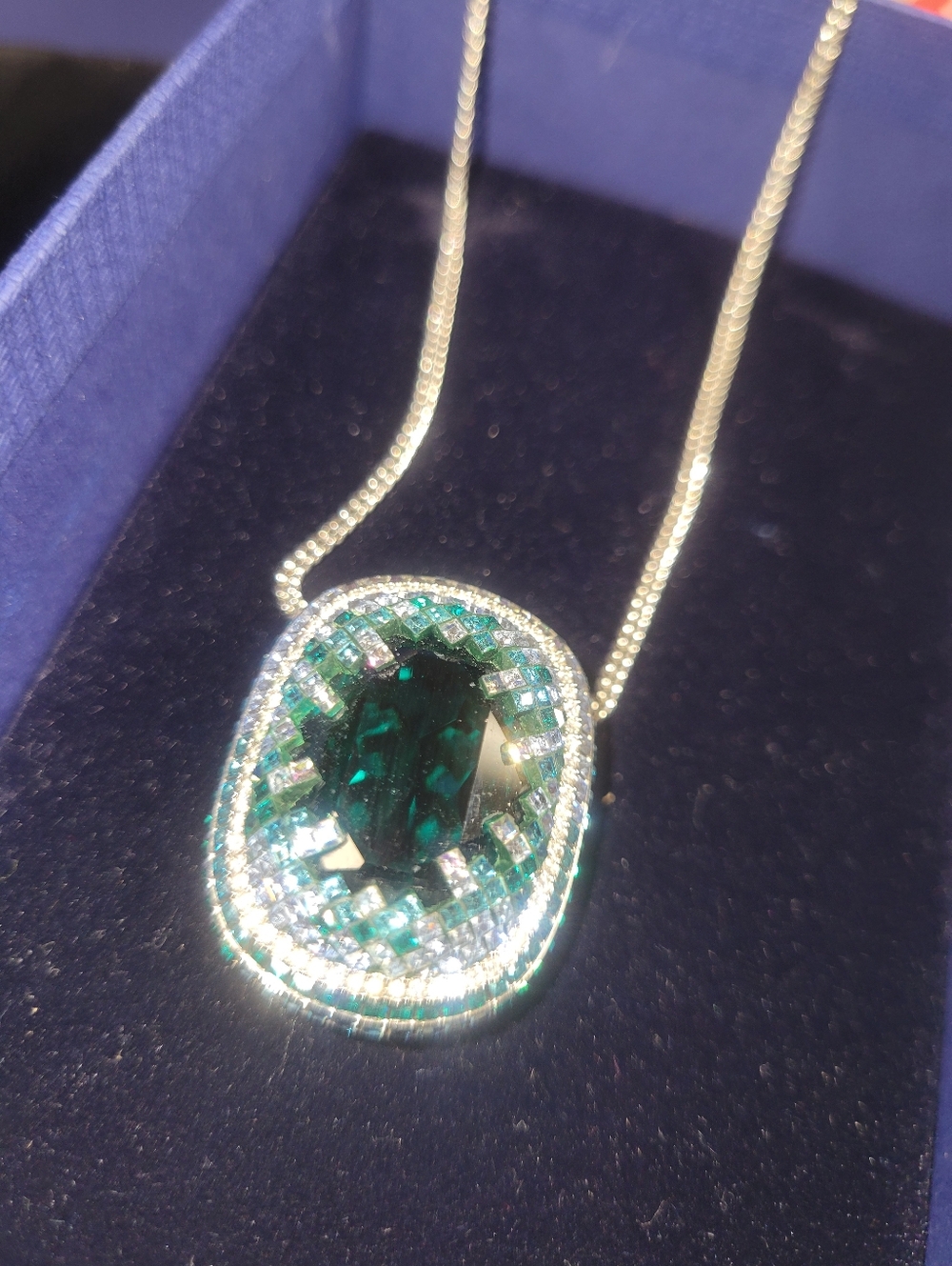 Swarovski Pendant Necklace - Picture 4 of 10